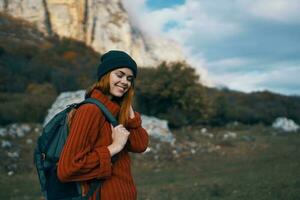 heiter Frau Touristen Berge Natur Wolken Reise foto