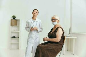 Krankenschwester und geduldig Hand Injektion Spaß foto