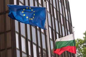 Europäische Union und bulgarische Flaggen foto
