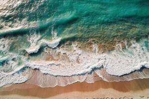 Antenne Aussicht von schön tropisch Strand mit Türkis Ozean Wellen generativ ai foto