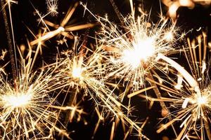 Nahaufnahme Feuerwerk Licht Neujahr Nacht. schöne Qualität und Auflösung schönes Fotokonzept