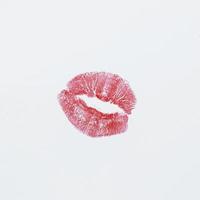 Druck der roten Lippen auf weiß. schöne Qualität und Auflösung schönes Fotokonzept foto