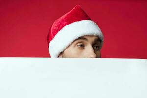 emotional Mann im ein Weihnachten Weiß Attrappe, Lehrmodell, Simulation Poster isoliert Hintergrund foto