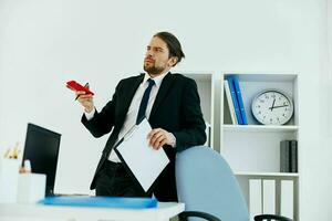 Geschäftsmann offiziell Unterlagen Arbeit Büro Lebensstil foto