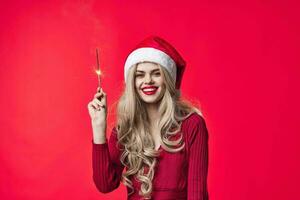 ziemlich Frau im Neu Jahr Kleider Wunderkerzen Weihnachten Urlaub foto