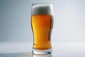 ein groß Glas von Bier auf ein Weiß Hintergrund erstellt mit generativ ai Technologie. foto