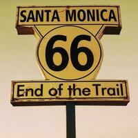 Route 66 Zeichen beim Santa Monica Kalifornien foto