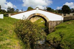 das berühmt historisch Brücke von Boyaca im Kolumbien. das kolumbianisch Unabhängigkeit Schlacht von Boyaca dauerte Platz Hier auf August 7, 1819. foto