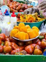 Straße Verkauf von ein exotisch tropisch Obst namens chontaduro. Bactris gasipae foto