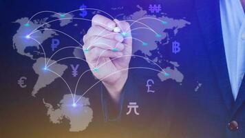 online Bankwesen Interbanken Zahlung Konzept. Geschäftsmann drücken mit virtuell global Währung Symbole. Geld Transfers und Währung Austausch zwischen Länder von das Welt. foto