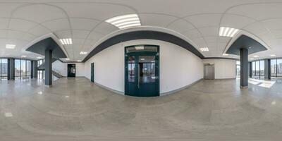 voll nahtlos kugelförmig hdri 360 Panorama Aussicht im leeren modern Halle mit Säulen, Türen und Panorama- Fenster im gleichwinklig Projektion, bereit zum ar vr Inhalt foto