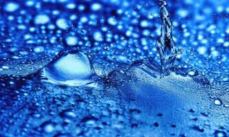Spritzen von Wasser auf ein Blau Hintergrund , generativ ai foto