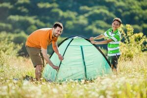 Vater und Sohn Camping foto