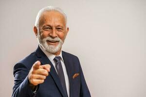 Porträt von ein glücklich Senior Geschäftsmann foto