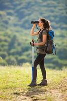 ein Frau Wandern foto