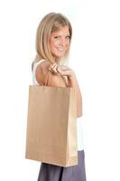 ein Frau mit Einkaufen Taschen foto