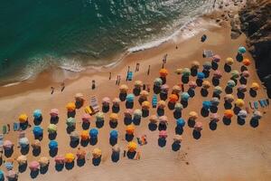 oben Antenne Aussicht von ein sandig Strand Linie voll von Badegäste und Menschen und bunt Regenschirme Illustration generativ ai foto