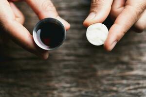 konzept der eucharistie oder der heiligen gemeinschaft des christentums. Eucharistie ist ein von Jesus eingesetztes Sakrament. beim letzten Abendmahl mit Jüngern. brot und wein sind leib und blut von jesus christus der christen. foto