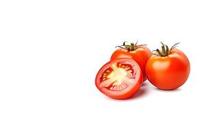 frisch ganze und geschnitten rot Tomaten isoliert auf Weiß Hintergrund mit Kopieren Raum. ai generiert foto