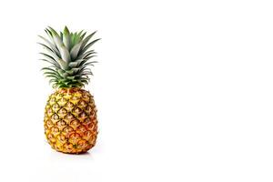 frisch reif Ananas isoliert auf Weiß Hintergrund mit Kopieren Raum. ai generiert foto