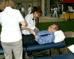 Larry König Sein abgeschirmt beim das Gesundheit Messe bewältigen Straße zu Gesundheit Messe Keck Schule von Medizin von usc los Engel ca. November 8 2007 2007 Kathy Hutchins Hutchins Foto