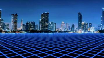 Stadtbild von modern Gebäude beim Nacht mit Blau leeren Fußboden im Vorderseite von Gebäude. modern die Architektur Büro Gebäude. Wolkenkratzer Gebäude mit Nacht Licht. futuristisch Stadt mit Technologie Industrie. foto