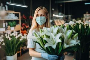 Porträt von attraktiv weiblich Florist tragen Maske und schön Lilien Strauß im ihr Geschäft. generativ ai. foto