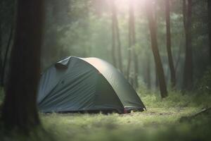 Morgen Reflexionen ein Zelt durch das Wald See beim Dämmerung, Camping ai generiert foto