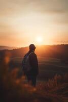 ehrfurchtgebietend Sonnenaufgang Aussicht beim Berg Camping Seite? ˅ ai generiert foto