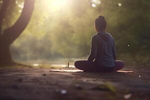 finden Frieden innerhalb Frau meditieren im mit gekreuzten Beinen Yoga Pose ai generiert foto