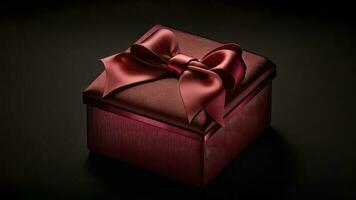 3d machen von glänzend matt rot Geschenk Box mit Seide Bogen Band auf schwarz Hintergrund und Kopieren Raum. foto