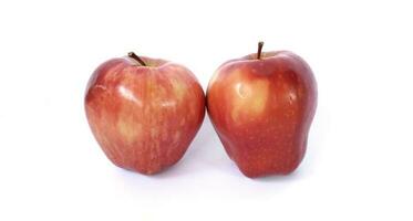 zwei rot Apfel isoliert auf ein Weiß Hintergrund, Ausschnitt Weg. foto