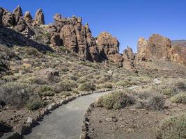 Wanderweg bei Roques de Garcia in den Kanarischen Inseln des Teide-Nationalparks Tenerife foto