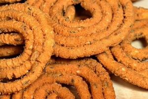 hausgemacht Butter Murukku, chakkli, cakli knusprig gebraten indisch Snack Lebensmittel. foto