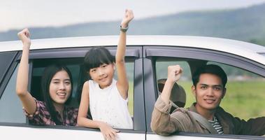 Familie auf einem Roadtrip foto