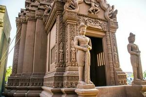 historisch Park es ist das die Architektur von das ehemalige khmer Reich mit das uralt Stein foto