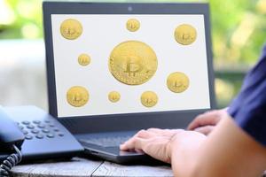 Kryptowährungsmünze und digitales Währungsgeldkonzept