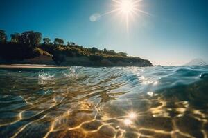 Sommer- Landschaft, Natur von tropisch mit Strahlen von Sonne Licht. schön Sonne Blendung im Welle von transparent Blau Wasser auf Strand gegen Blau Himmel. ai generativ foto