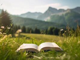 Buch auf das Wiese mit Berg beim Hintergrund. ai generativ foto