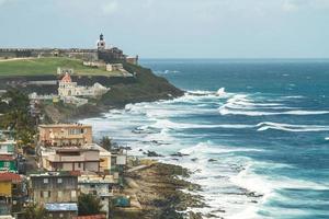 Brandung in der Festung El Morro in San Juan Puerto Rico foto