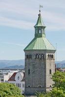 der valbergturm mit blick auf die stadt stavanger in norwegen