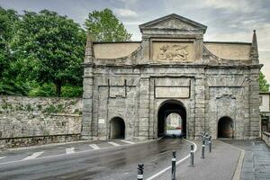 porta sant Agostino Eingang zu das citta alta Bergamo foto