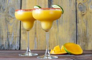 gefrorene Mango-Margarita-Cocktails foto