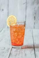 Glas Aperol-Spritz-Cocktail foto