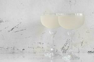 zwei Brille von Weiß Dame Cocktail foto