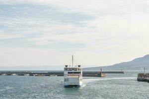 Fähre Sakurajima, Boot oder Schiff zum vermitteln Passagier zwischen Kaogshima Hafen und Sakurajima Hafen foto