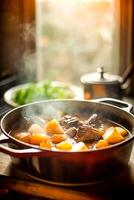 braten Rindfleisch und Kartoffeln Kochen im ein schwenken im das Land Hütte Küche. generativ ai foto