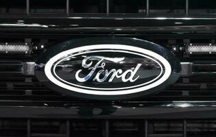 nichtthaburi Thailand 6 Dezember 2022 schließen oben Logo Ford auf Auto foto