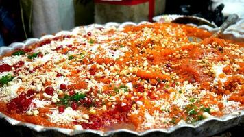 berühmt halwa Paratha beim Zakaria Straße in der Nähe von Nachoda Masjid Kolkata während eid al-fitr foto