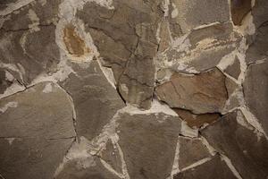 Fragment einer Mauer aus einem abgebrochenen Stein foto